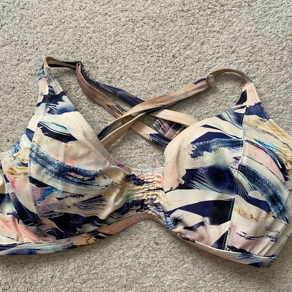 Athleta 38D/DD cross back bikini top!